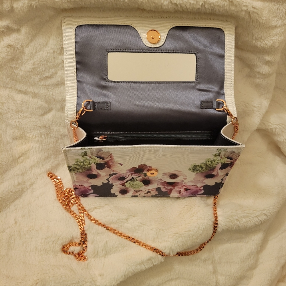 Purse - Picture 2 of 2